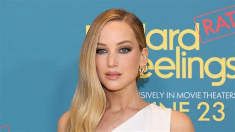 was jennifer lawrence naked in no hard feelings|Jennifer Lawrence shocks fans by getting completely naked in。